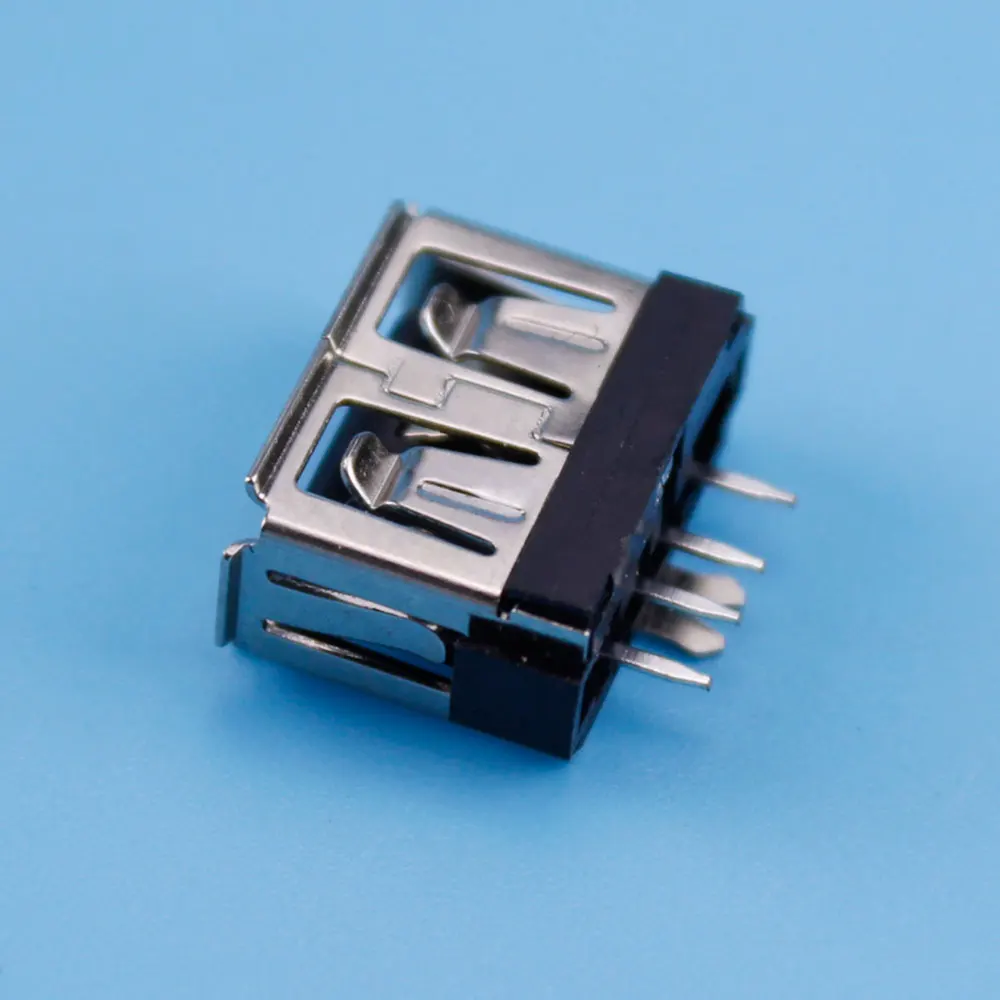 Un pequeño componente electrónico con dos enchufes