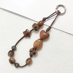 Correa para teléfono con cuentas y estampado de corazón de leopardo marrón, nudo de cadena, cordón para teléfono móvil, llavero, bolso para niña, colgante para cámara para funda de Airpods