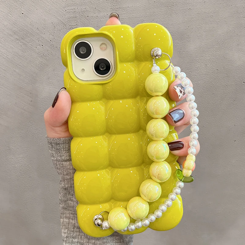 Funda iPhone 17 Pro Max con pulsera de perlas y cadena 3D hielo - imagen 3