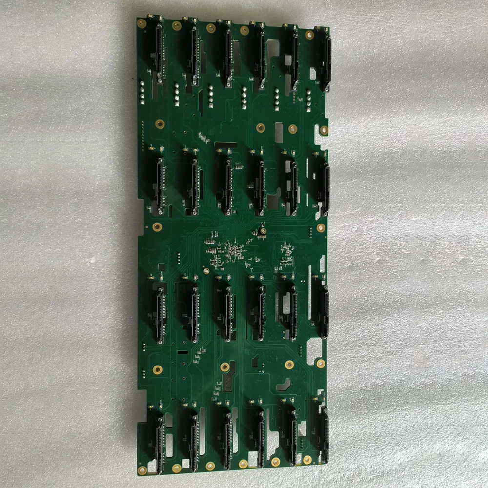 Plancha trasera de disco duro de 3,5'' 24 posiciones de disco S24-160616-126 YC-STOR SAS2S24P - imagen 4