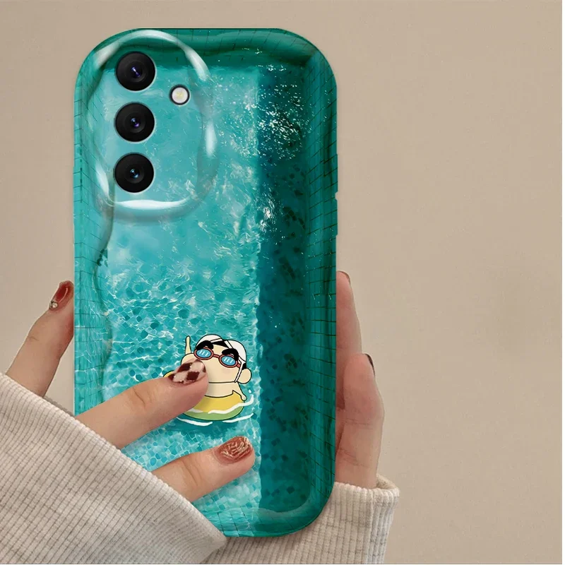 Preciosa funda Swim C-Crayon S-ShinChan para Samsung Galaxy A54 A34 A24 A14 A13 A53 A33 A73 A23 A52 A52S A32 A22 A12 A51 A71 - imagen 3