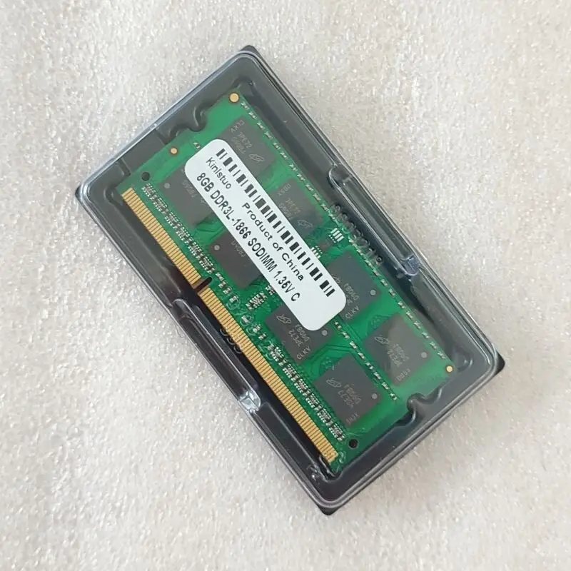 Una tarjeta de memoria verde en un estuche de plástico