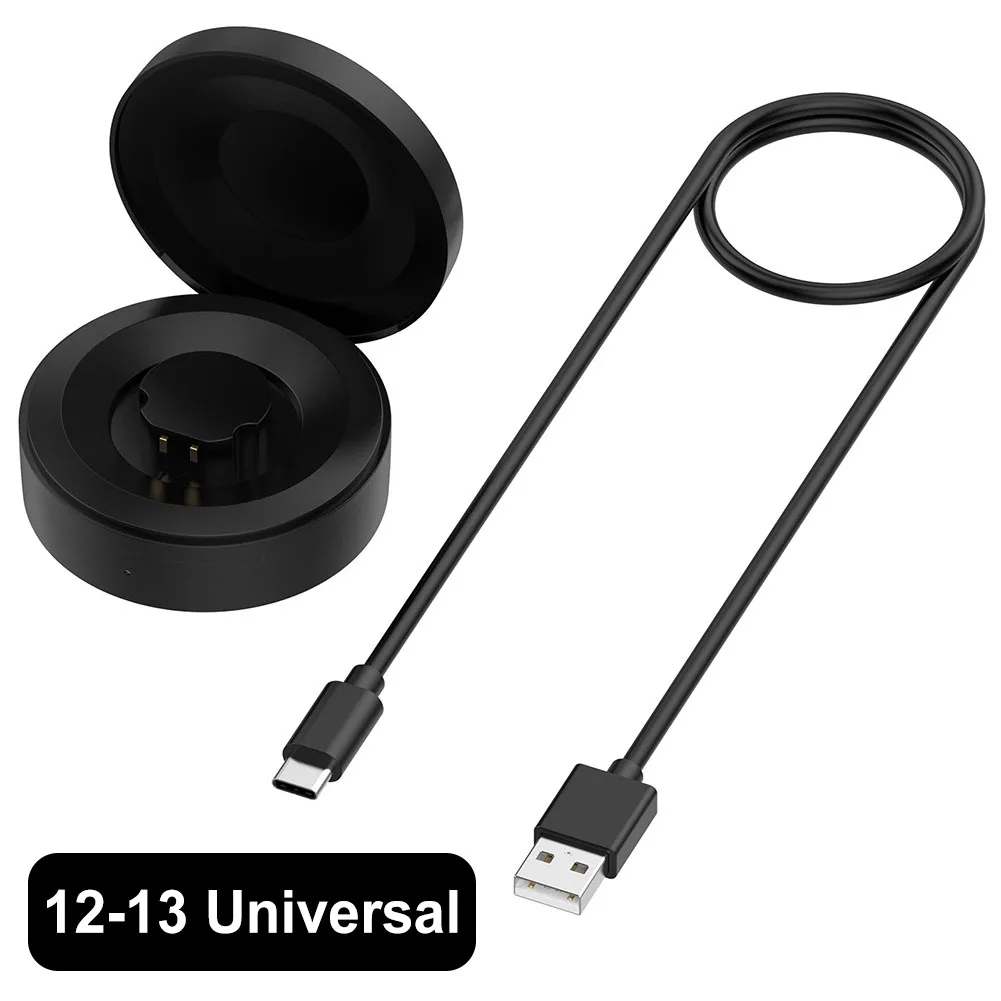 Un cable USB negro y un enchufe