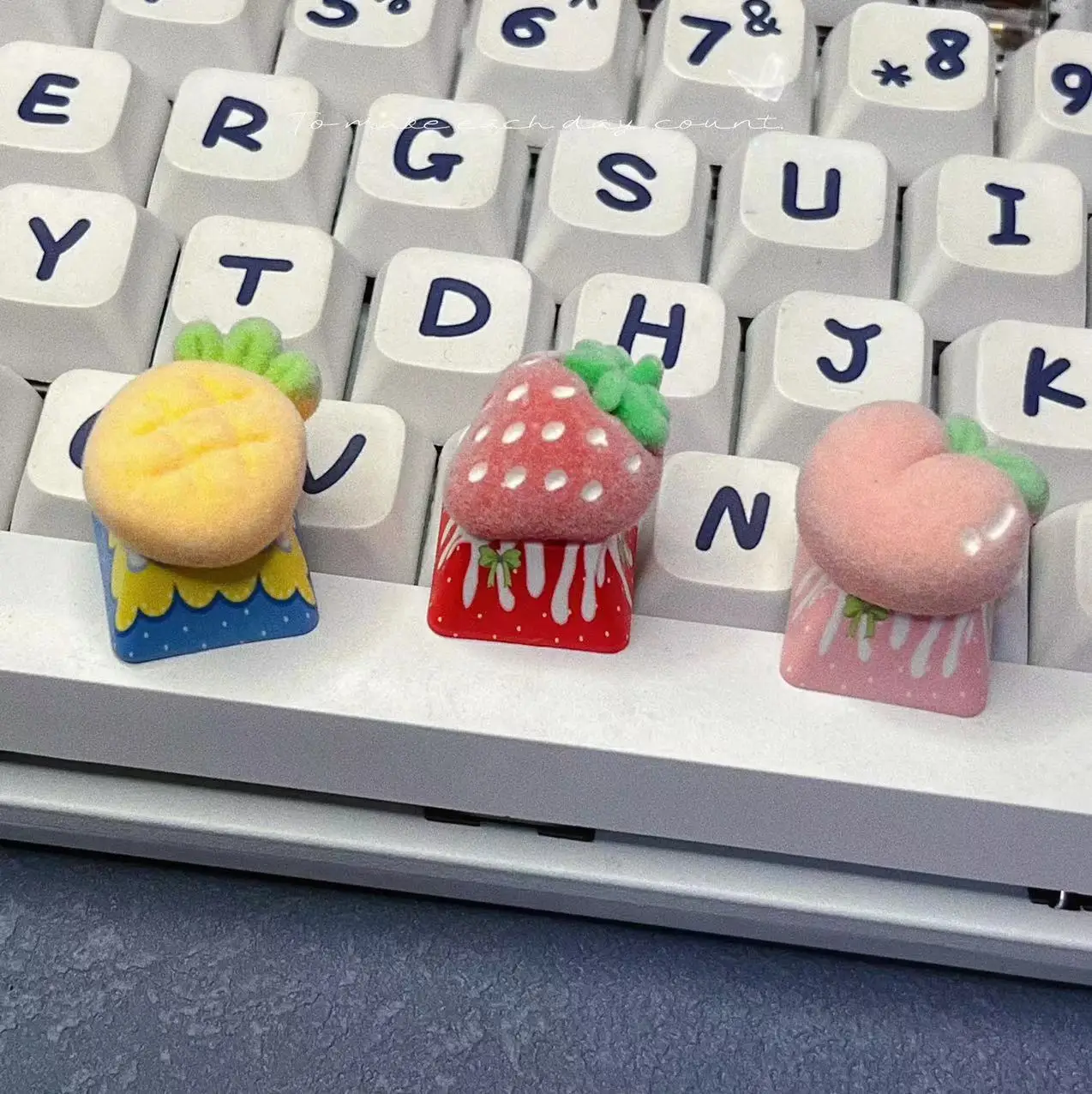 Teclas de melocotón de felpa de fruta dulce y personalizada de dibujos animados, teclado mecánico, bonitas teclas de piña y fresa - imagen 3