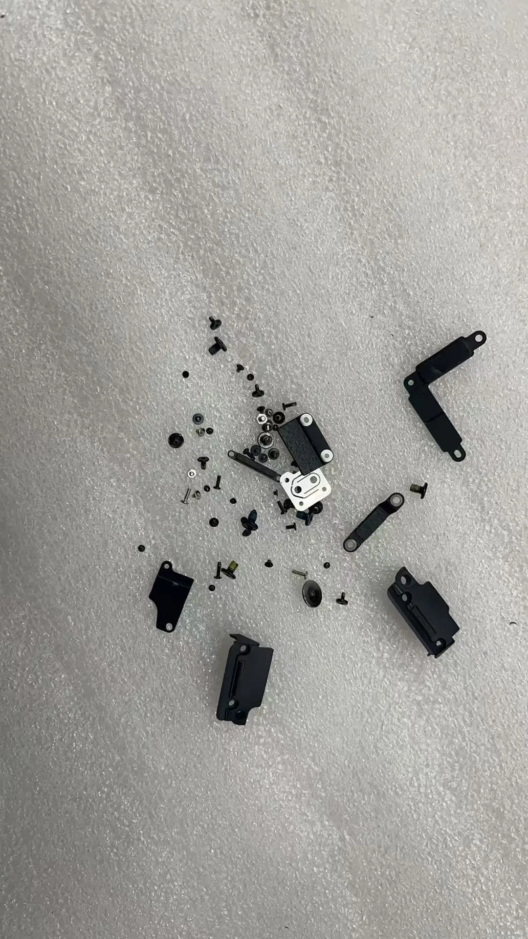 Tornillos Internos MacBook Pro A2338 – Kit Reparación - imagen 2