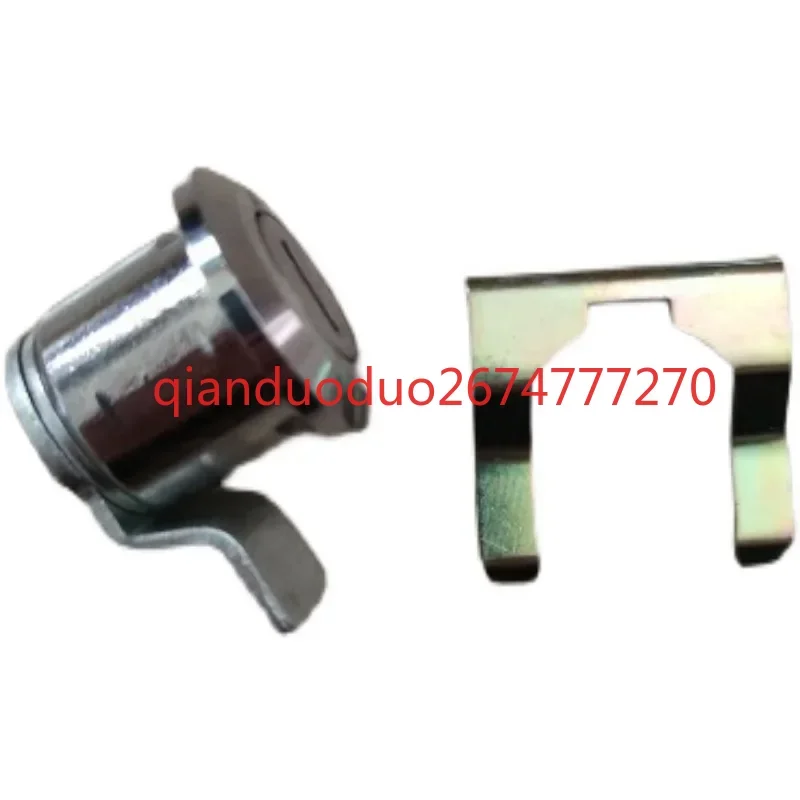 Adecuado para Xinyuan Yuanshan 65/75-8-9 accesorios de excavadora de ruedas de goma caja de herramientas cilindro de cerradura caja de herramientas de marco inferior