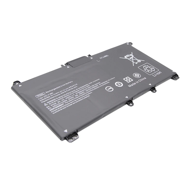 Una cubierta de laptop gris con una pegatina