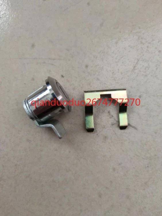 Adecuado para Xinyuan Yuanshan 65/75-8-9 accesorios de excavadora de ruedas de goma caja de herramientas cilindro de cerradura caja de herramientas de marco inferior - imagen 2