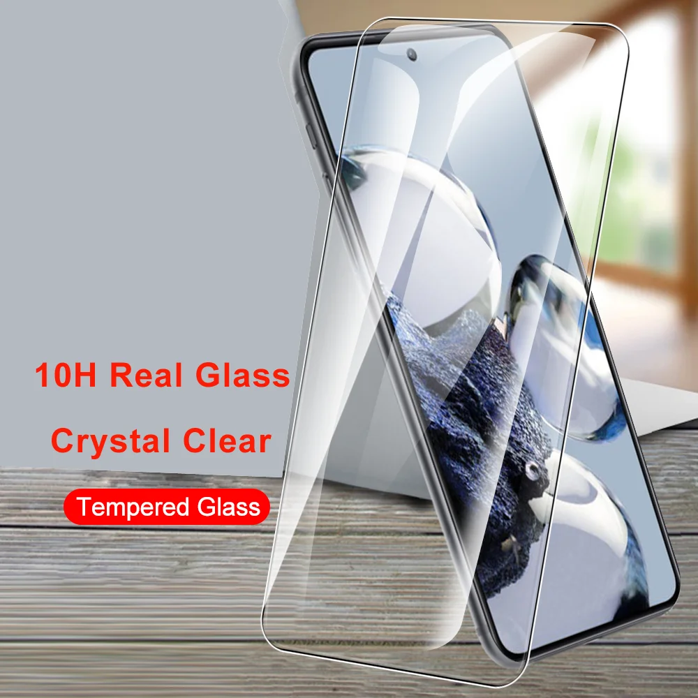 Un teléfono con un protector de pantalla de vidrio templado