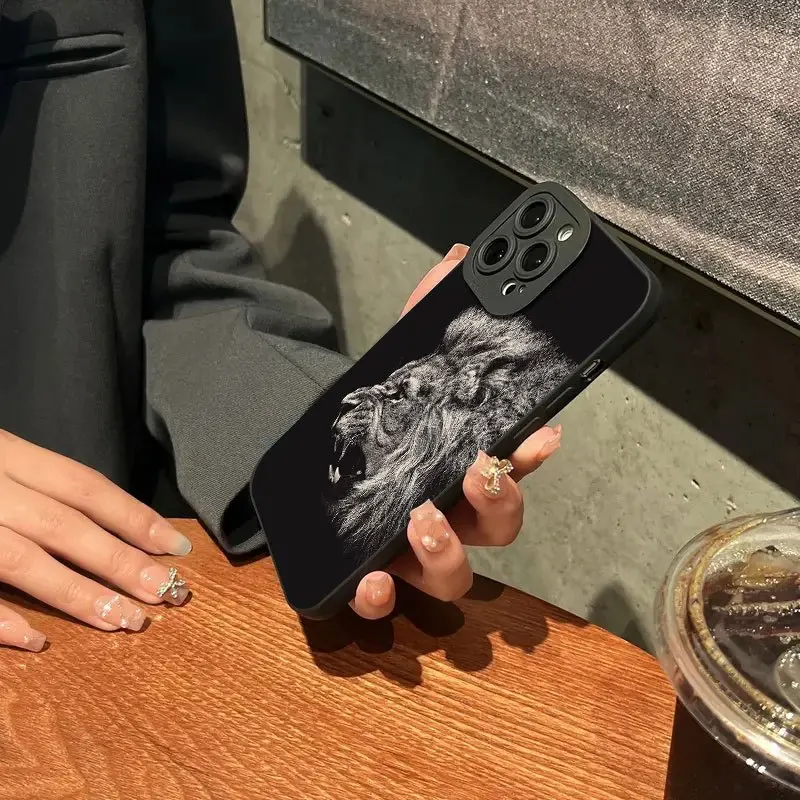 Funda de silicona con patrón gráfico de León para iPhone, carcasa suave a prueba de golpes para modelos 15 Pro Max, 14, 13, 12, 11, XS, X, XR, 7, 8 Plus, SE 2020 - imagen 3