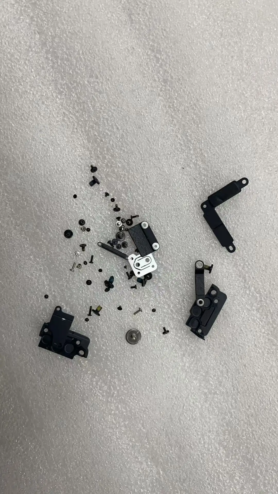 Tornillos Internos MacBook Pro A2338 – Kit Reparación - imagen 3
