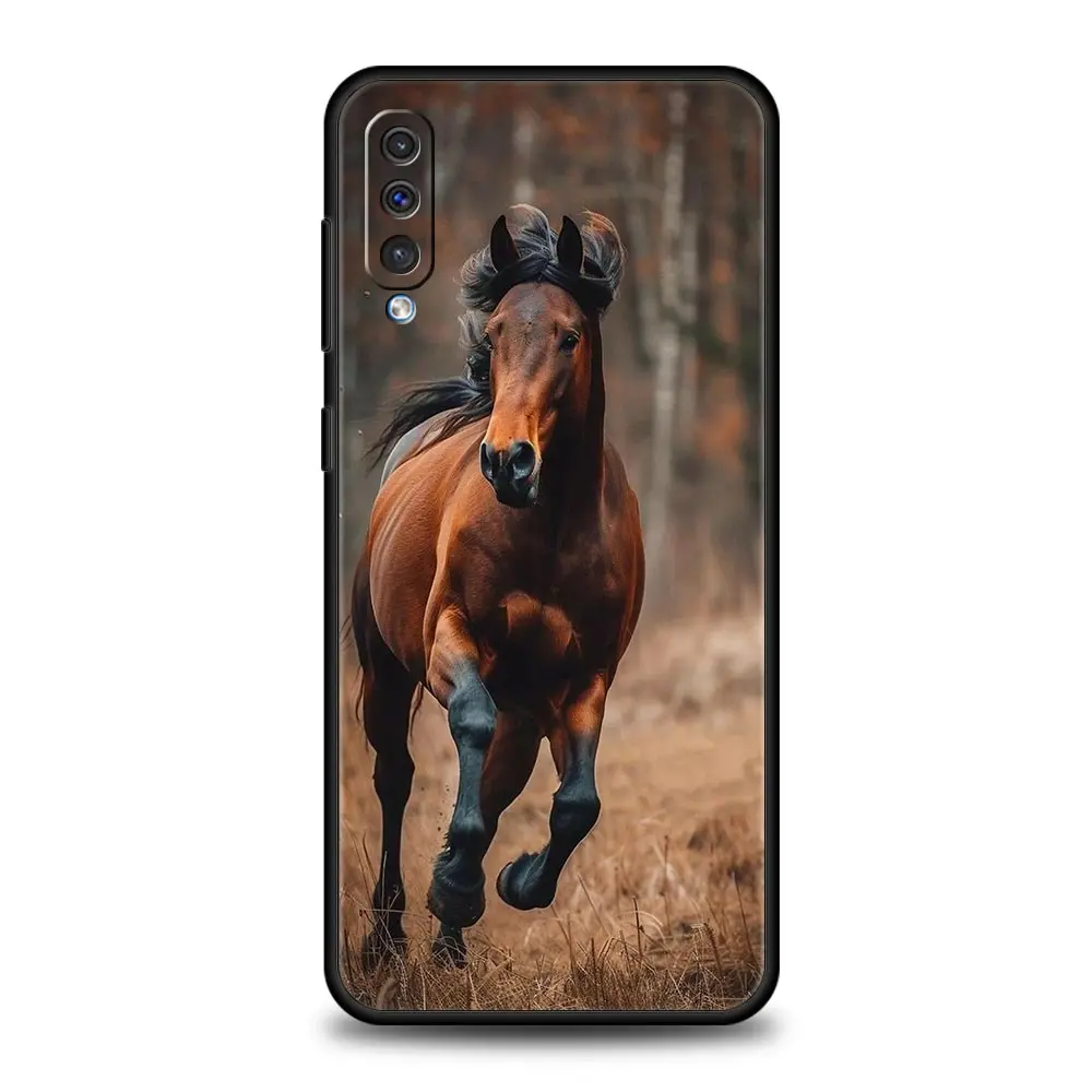 Funda de teléfono para Samsung A56 A36 A26 A54 A52 A24 A14 A50 A70 A40 A06 A12 A22 A34 A42 A32 5G A04s A16 cubierta caballos blancos galopando - imagen 2