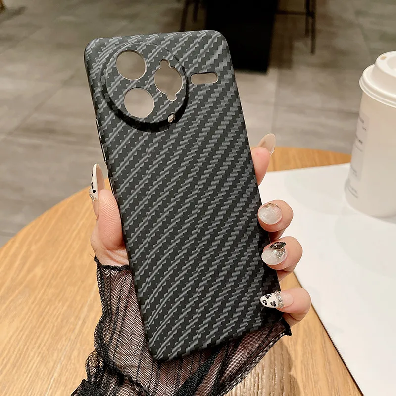 Para Xiaomi Redmi K80, K80 Pro funda ELVEV ultrafina fibra de carbono patrón de rayas textura mate cubierta dura