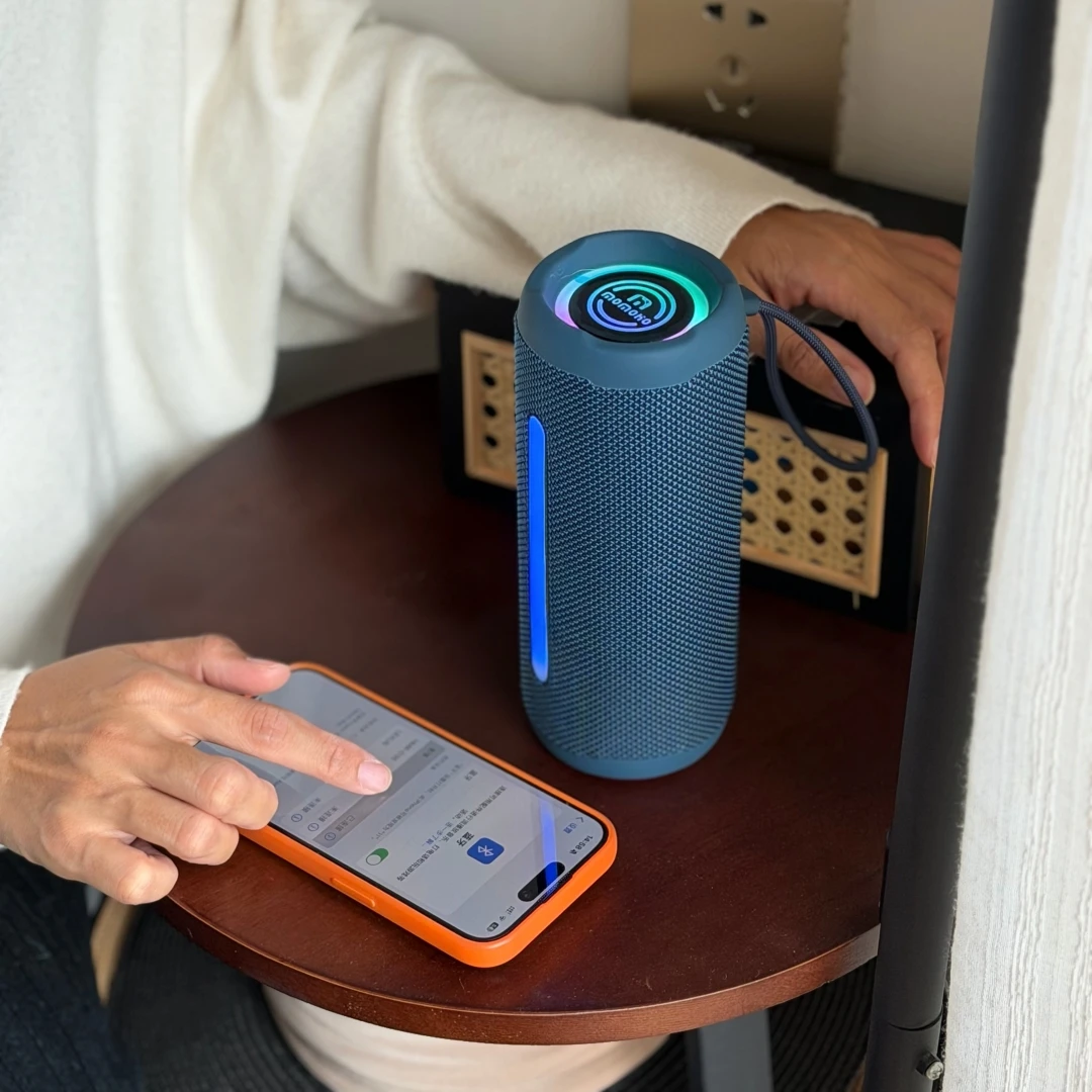 Momoko Altavoces Bluetooth de graves pesados de 40 W, altavoz inalámbrico con luz RGB resistente al agua IPX8 con sonido sin pérdidas FLAC para fiestas al aire libre - imagen 2