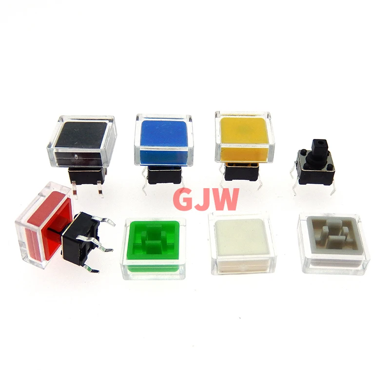 Pequeños cuadrados de plástico con diferentes colores y formas