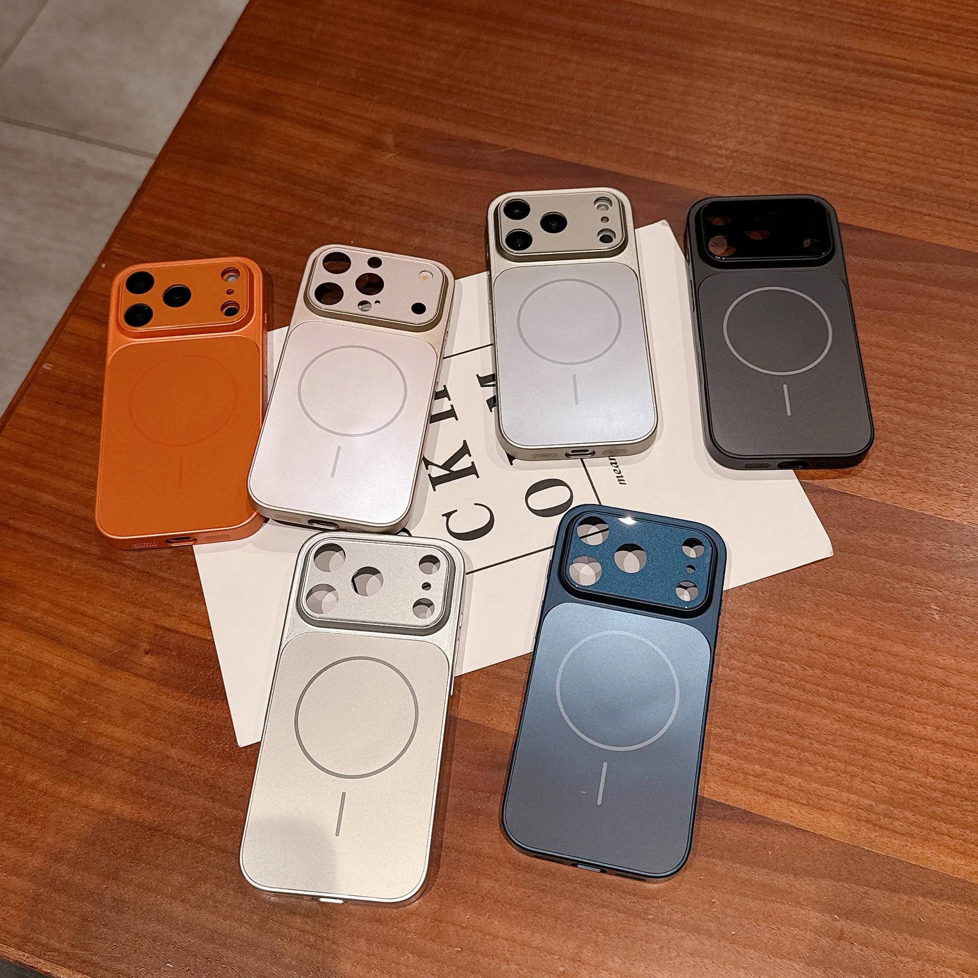 Funda de teléfono de carga inalámbrica magnética de lujo para iPhone 17 Pro Max 16 Plus 15 14 13 12 11 para Magsafe cubierta acrílica a prueba de golpes - imagen 3