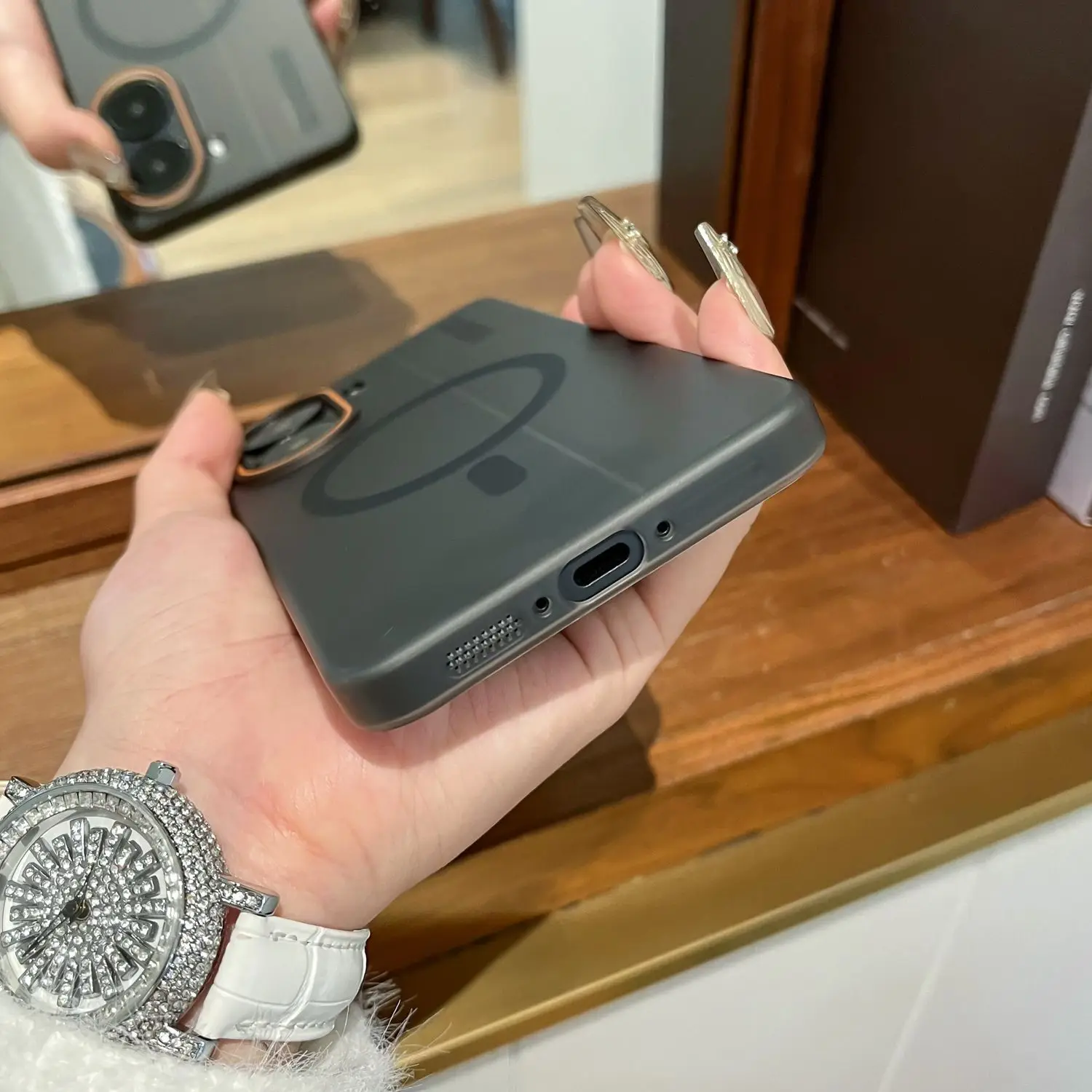 Funda magnética translúcida mate para Xiaomi 15 Poco F7 Ultra X7 Pro Redmi A5 Note 14s 14 para cubierta dura de carga inalámbrica Magsafe - imagen 4