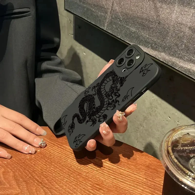 Estampado dragón negro