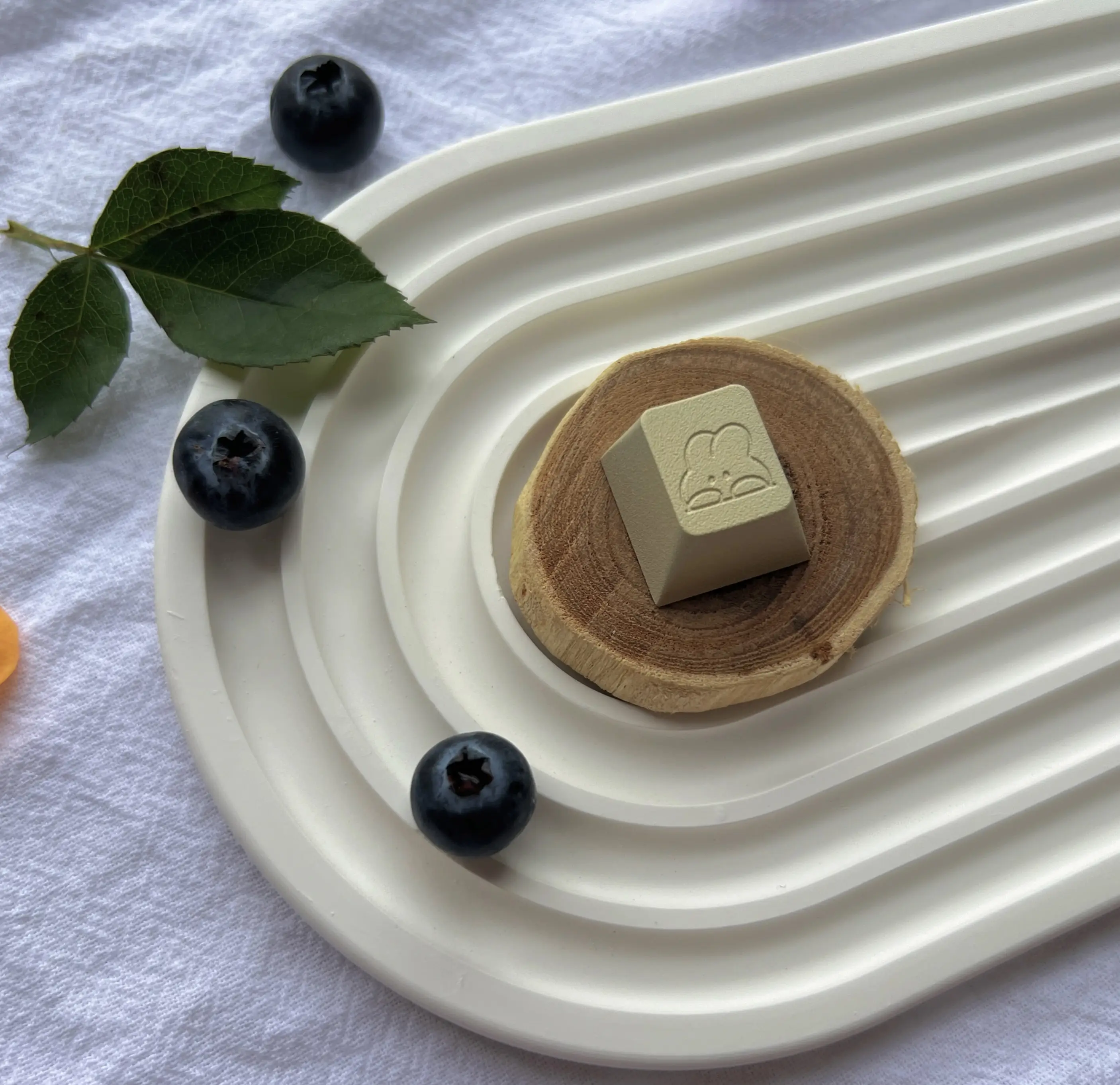 Lindo Metal de dibujos animados CNC aluminio conejo Keycap DIY ESC cereza perfil R4 teclas para teclado de juegos MX eje dedicado Metal Keycap - imagen 3