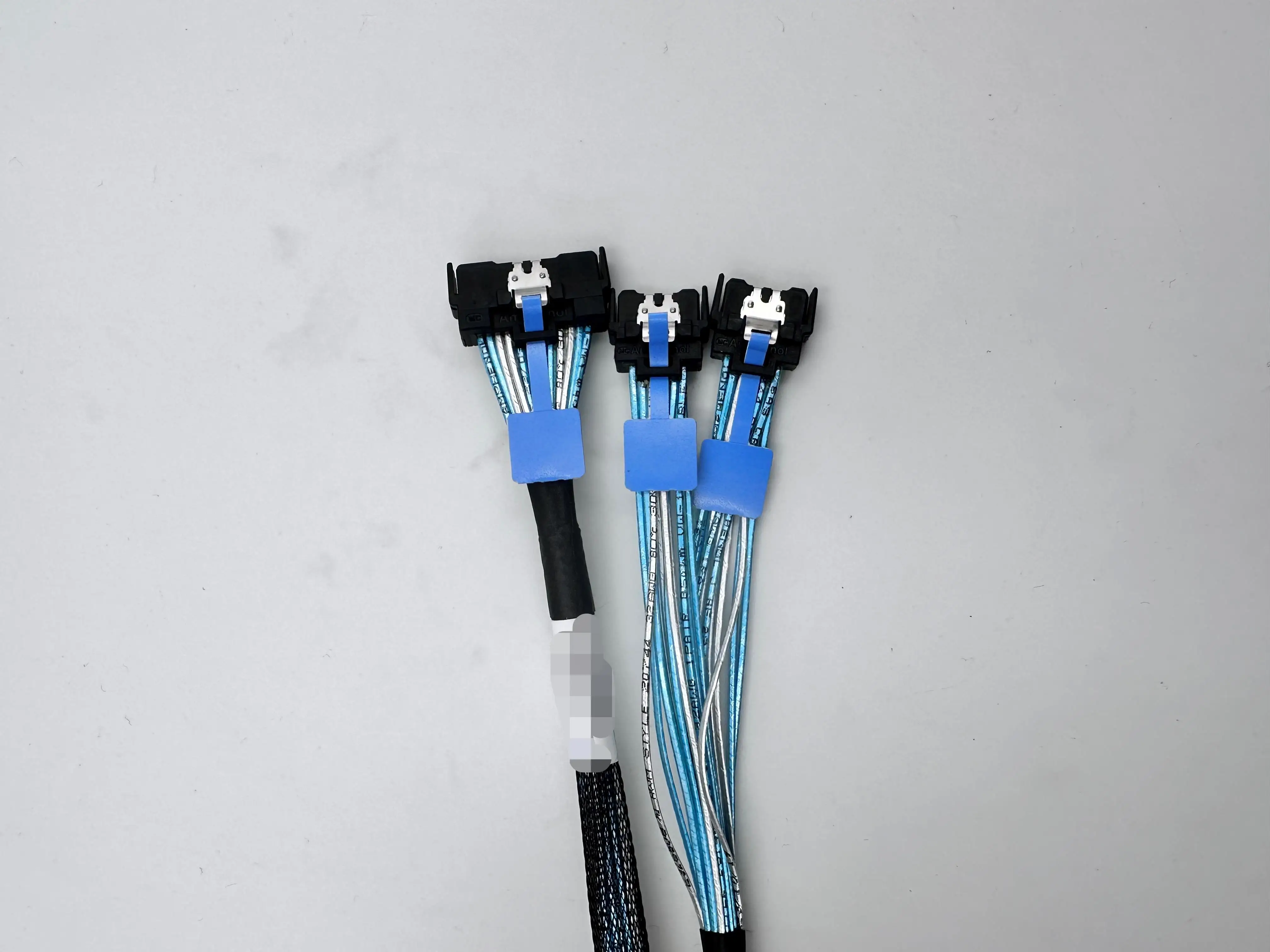 Cable PCIe 5.0 MCIO 8i a Dos MCIO 4I L=0,7m - imagen 5