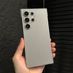 Funda de teléfono sin marco corrugada ultrafina para Samsung S24 S22 S23 funda trasera sin bordes reforzada con esquinas a rayas Ultra moda