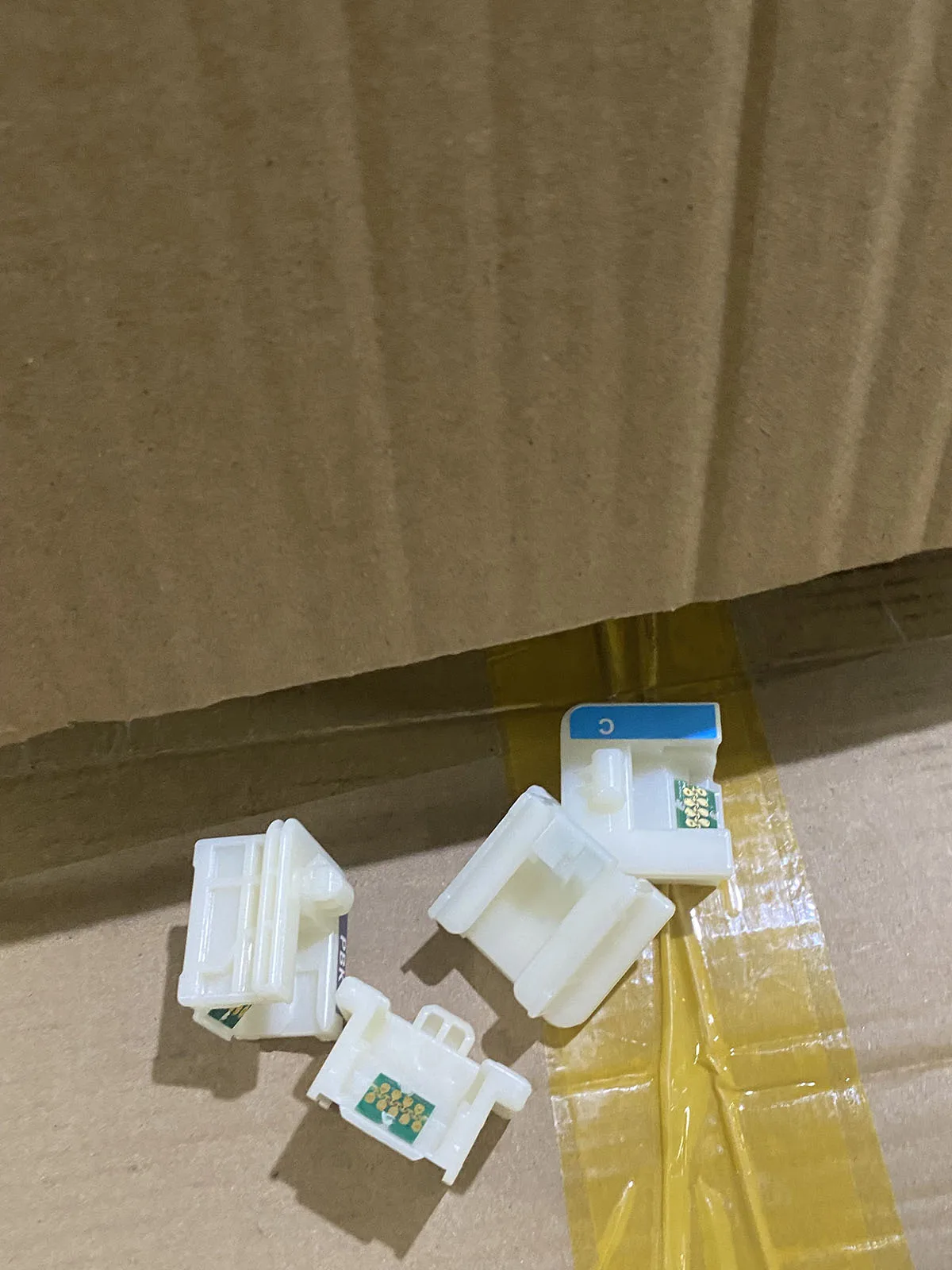 Unidad de Chip de cartucho T741X-T7414 T7411 T741X para Epson SureColor F6000 F6070 F6200 F6270 F7000 F7200 F7270 F9300 Chip de tanque de tinta