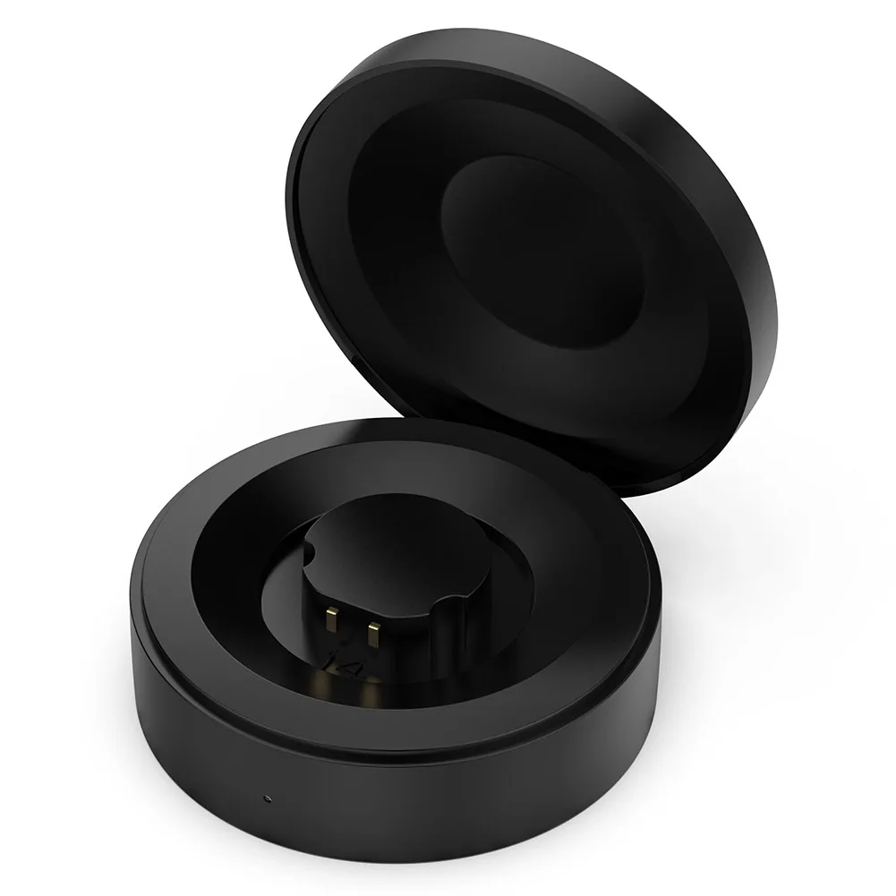 Una caja negra con un enchufe