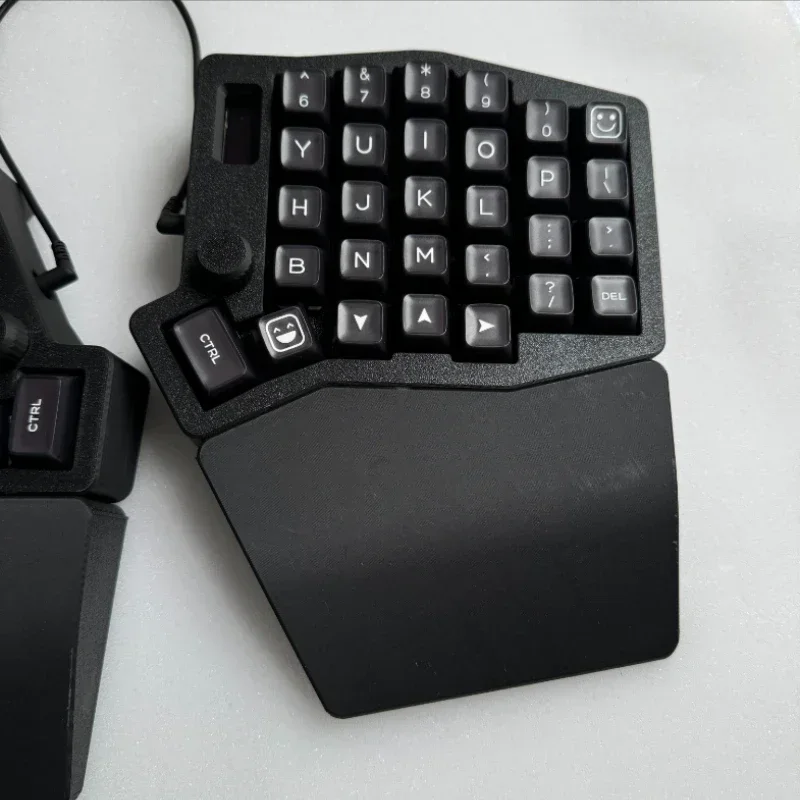Kit de teclado dividido Sofle RGB de 58 teclas, soporte de mano magnético, teclado mecánico dividido con cable intercambiable en caliente personalizado, ergonómico QMK/VIAL - imagen 5
