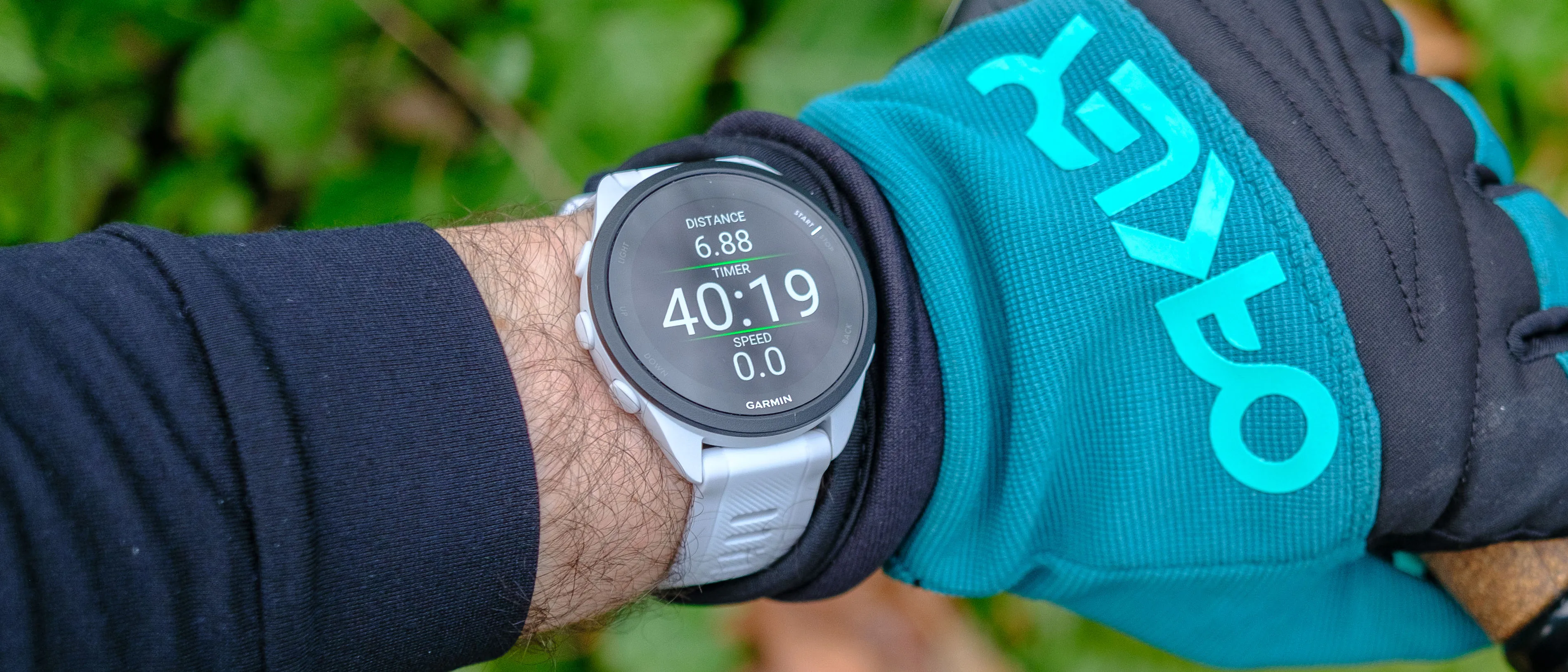 Reloj Inteligente GARMIN Forerunner 165 de 43 mm para Correr, Pantalla Táctil AMOLED de 1.2 Pulgadas, Más de 25 Deportes, Datos de Salud, Versión con GPS - imagen 3