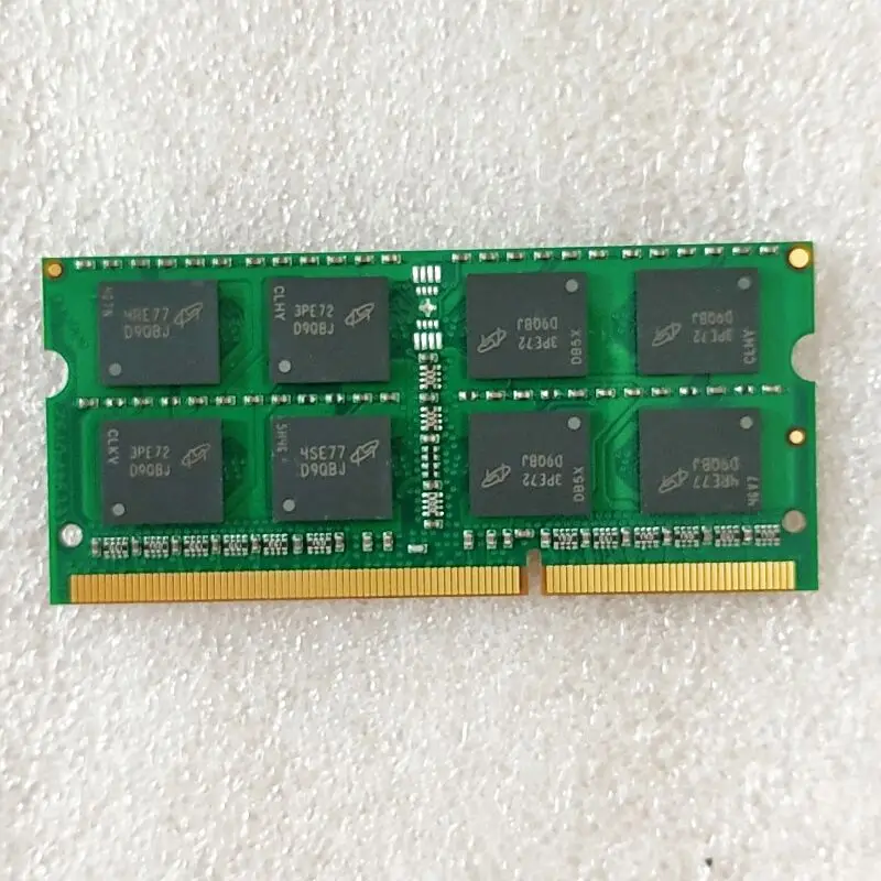 Una tarjeta de memoria verde con 16 chips