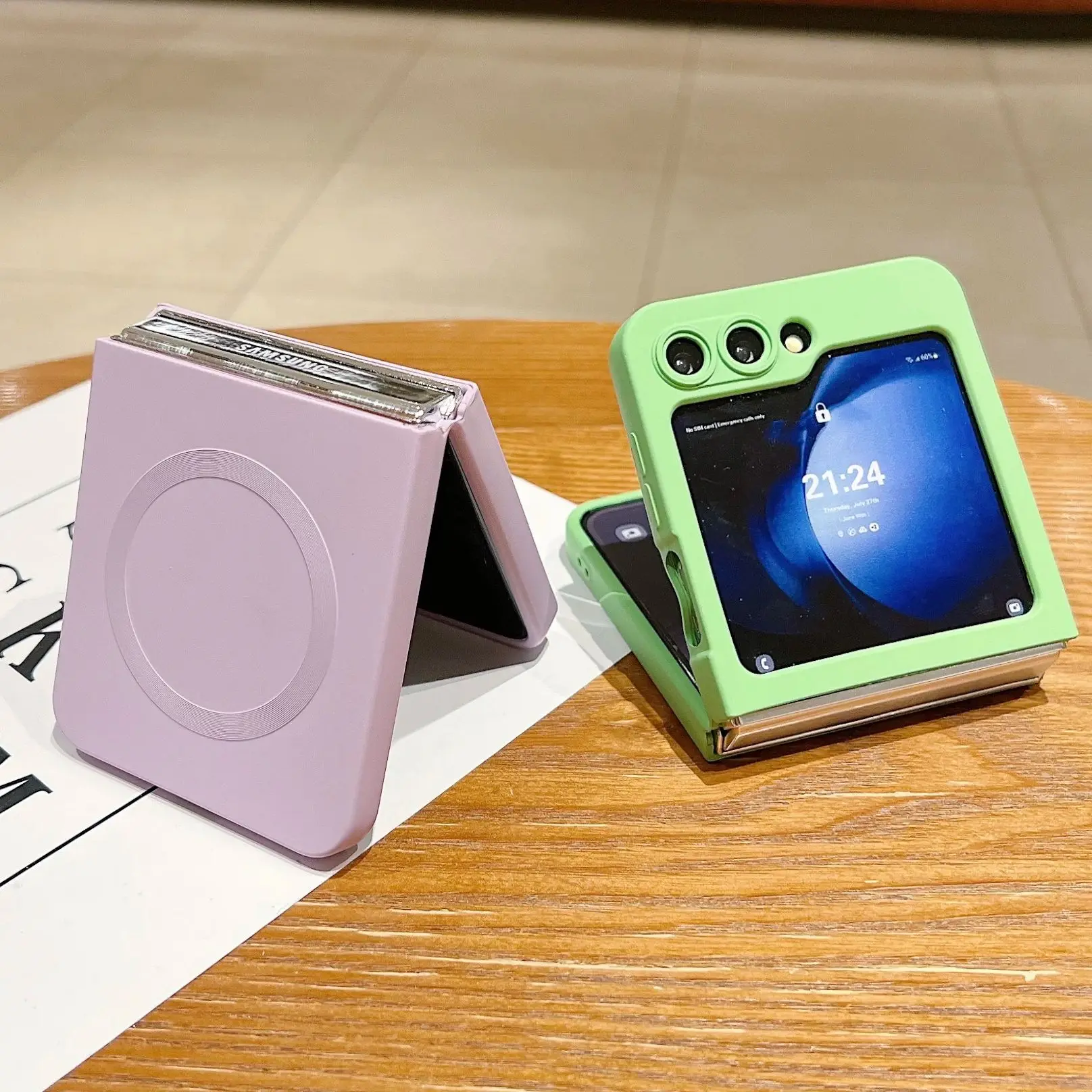 Funda magnética de silicona líquida para Samsung Galaxy Z Flip 6 5 4 3 cubierta protectora de cámara de carga inalámbrica mate Capa - imagen 4