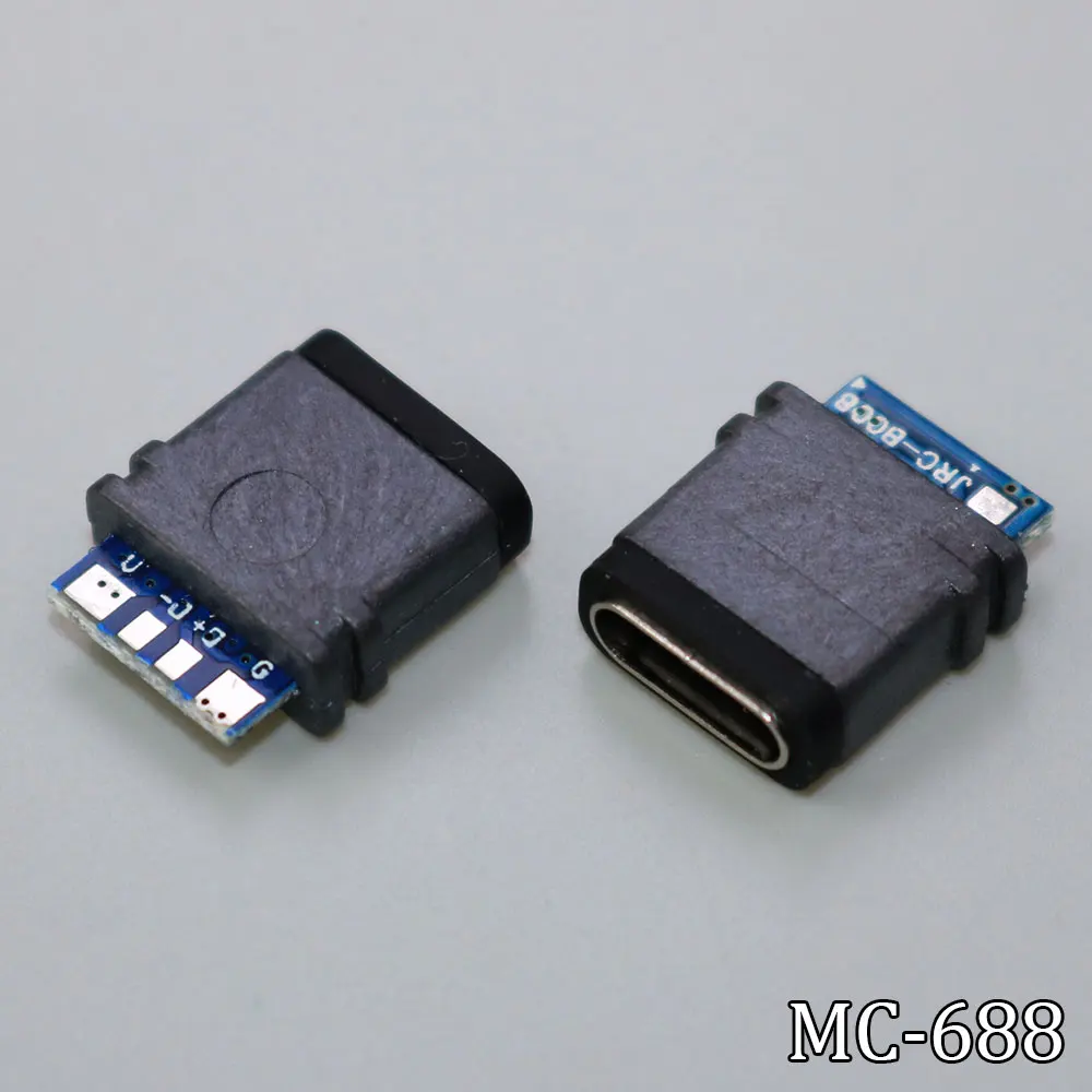 Dos cables negros con un conector azul