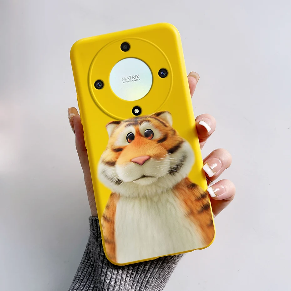 Un teléfono celular amarillo con un tigre en el frente