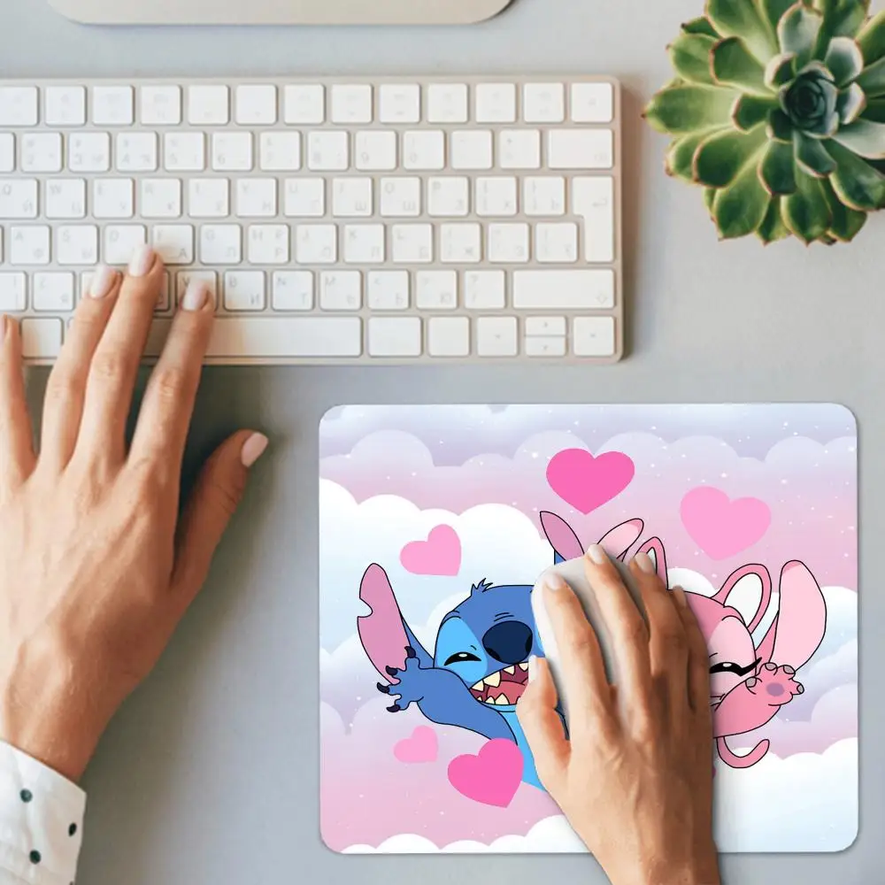 Alfombrilla de ratón Stitch para escritorio, alfombrilla de ratón de goma duradera para escritorio, decoración pequeña para Gamer, PC, ordenador, color rosa - imagen 2