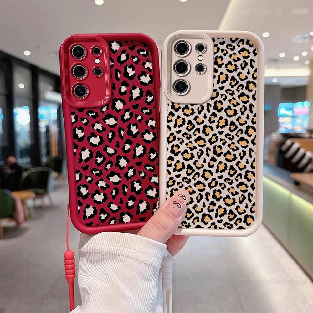 Funda de teléfono con estampado de leopardo, carcasa trasera de TPU suave con correa de mano para OPPO Reno 2, 3, 4, 5, 6, 7, 7Z, 8, 8T, 10, 11 Pro Plus, 4G, 5G - imagen 3