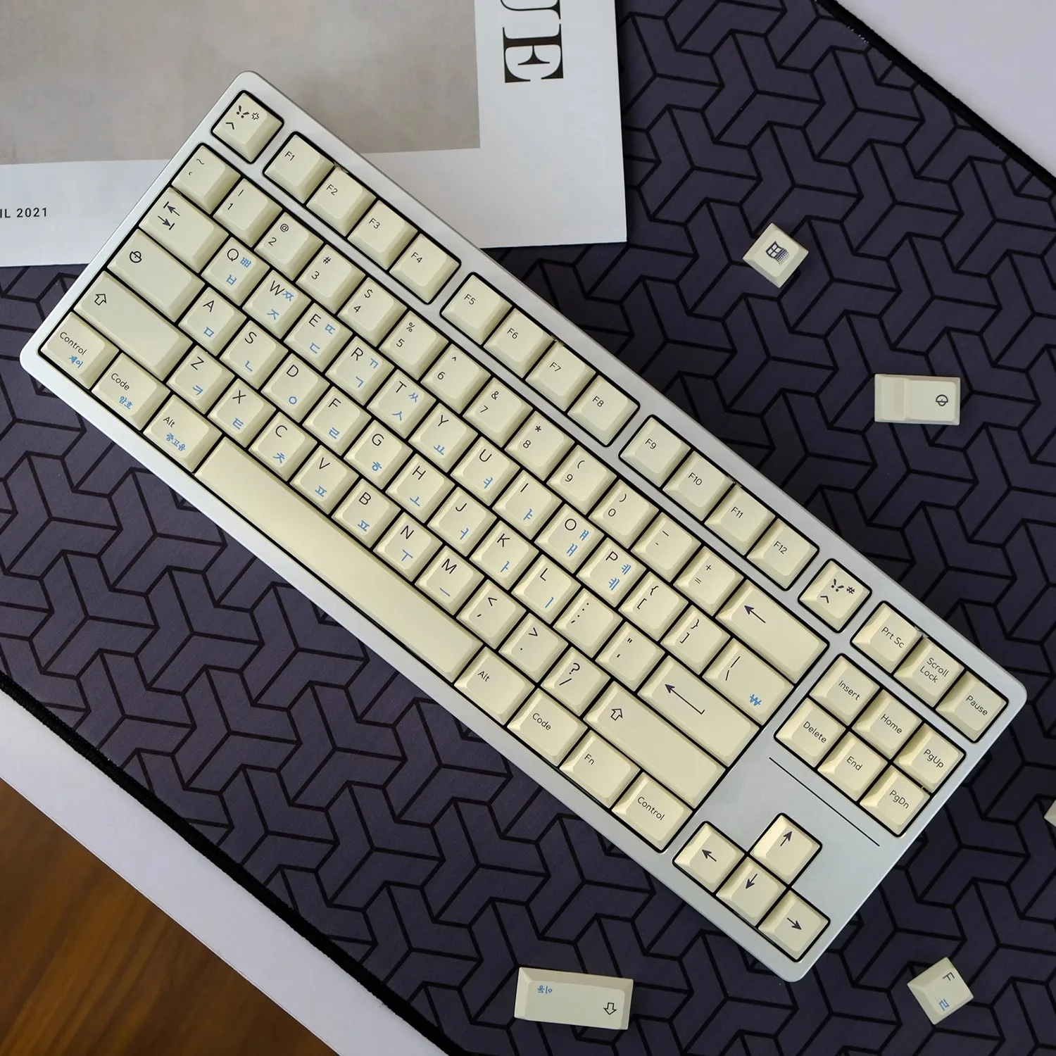 1 Juego de teclas Retro de color blanco leche, teclas coreanas azules con subcama de tinte PBT, teclas a prueba de luz con perfil de cereza para interruptor MX 60 64 87 96 98