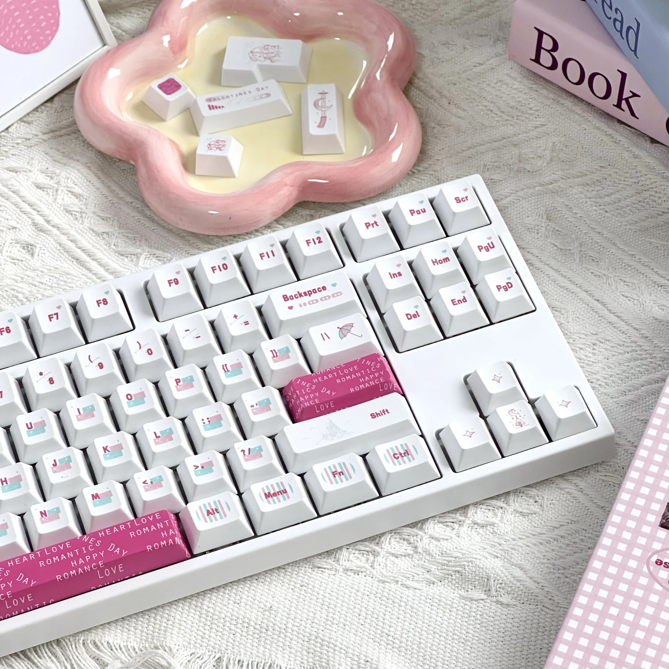 Juego de teclas con tema blanco y rosa, perfil de cereza PBT, 136 teclas, teclas originales personalizadas hechas a mano para accesorios de teclado mecánico, regalo - imagen 4