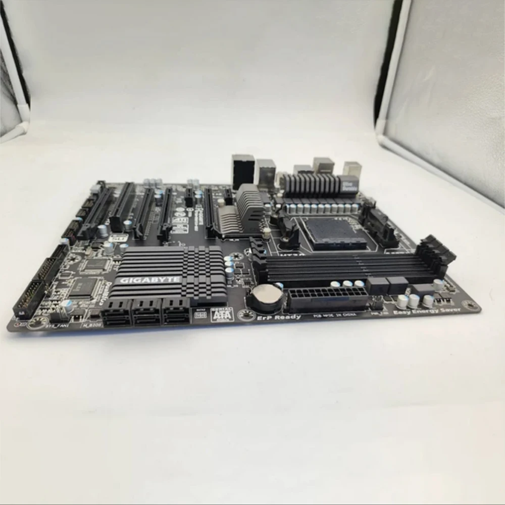 GA-990FXA-UD3 AM3+990FX SB950 4 × DDR3 32GB ATX 6 × SATA Placa base GA-8IPE775-G - imagen 2