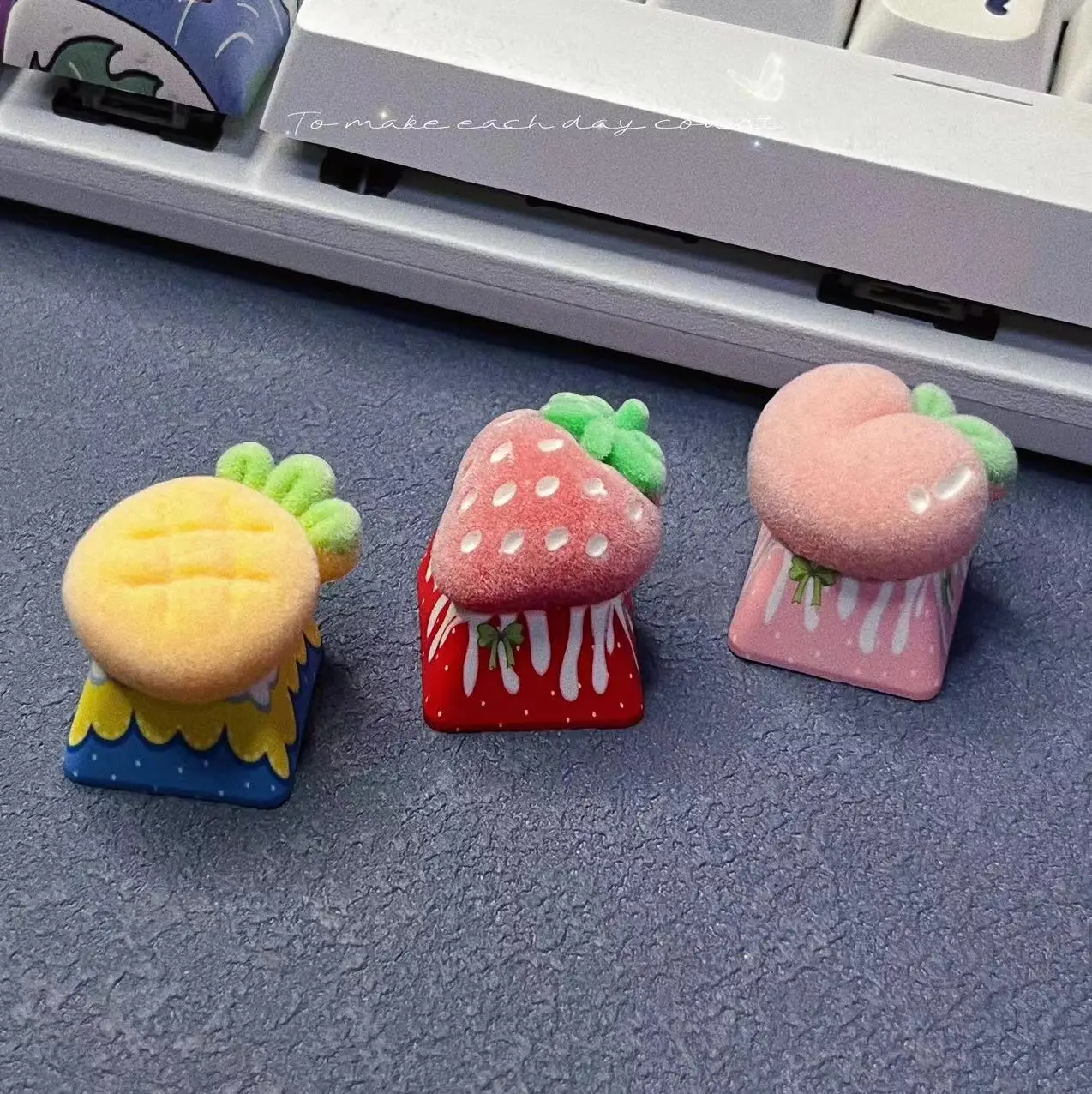 Teclas de melocotón de felpa de fruta dulce y personalizada de dibujos animados, teclado mecánico, bonitas teclas de piña y fresa - imagen 4