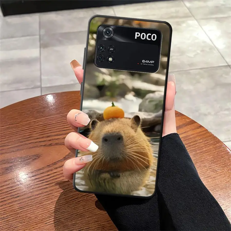 Funda de teléfono suave negra para Xiaomi Poco C40 F1 C71 M5 C50 M3 M4 M7 Pro X3 X4 X5 X7 Pro C75 C61 F3 lindo carpincho - imagen 5