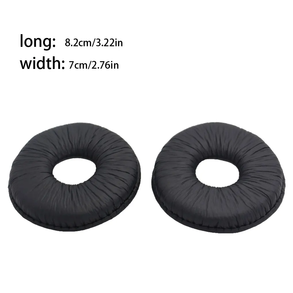 Dos almohadas negras con un diseño de círculo en ellas