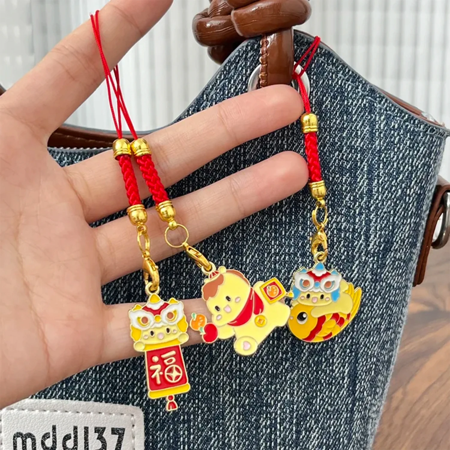 Cadena para teléfono móvil con dibujos animados para mujer, abalorio trenzado corto a la moda, correa para la muñeca, cordón antipérdida, adornos para teléfono - imagen 3