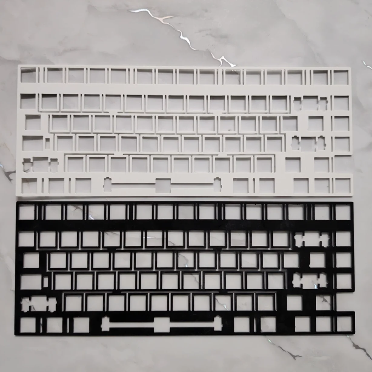 Placa de posicionamiento de teclado WAVE75 Pc/pom/pp/fr4/fibra de carbono/aleación de aluminio anodizado plata/latón Material placa de posicionamiento