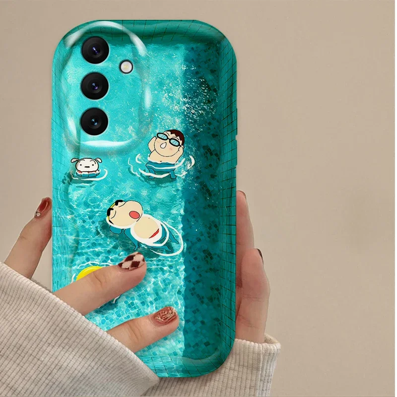 Preciosa funda Swim C-Crayon S-ShinChan para Samsung Galaxy A54 A34 A24 A14 A13 A53 A33 A73 A23 A52 A52S A32 A22 A12 A51 A71 - imagen 2