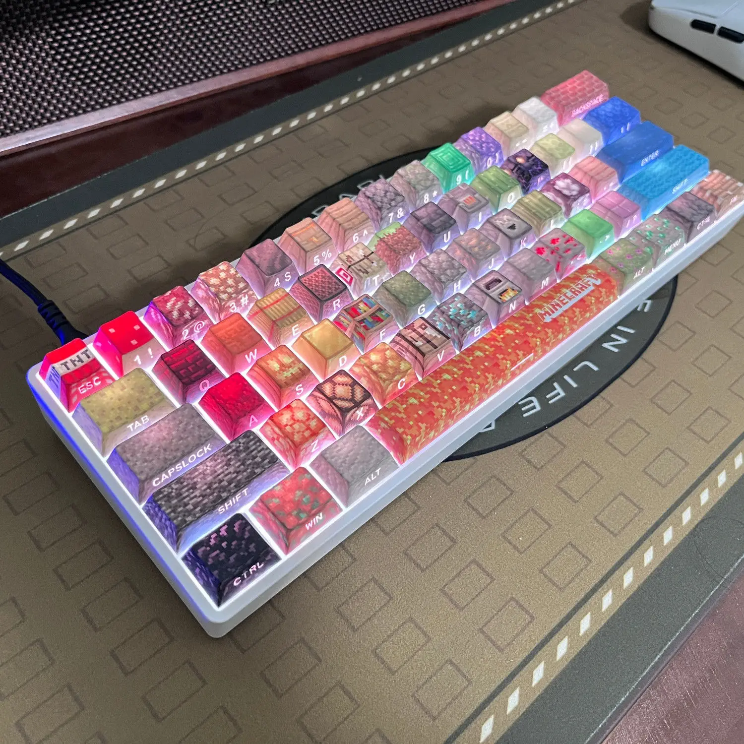 Teclas con tema My World, más de 120 teclas, tapa de tecla con retroiluminación, teclas PBT, teclas Chreey, teclas de teclado mecánico Dye-sub para 64/68/71/108