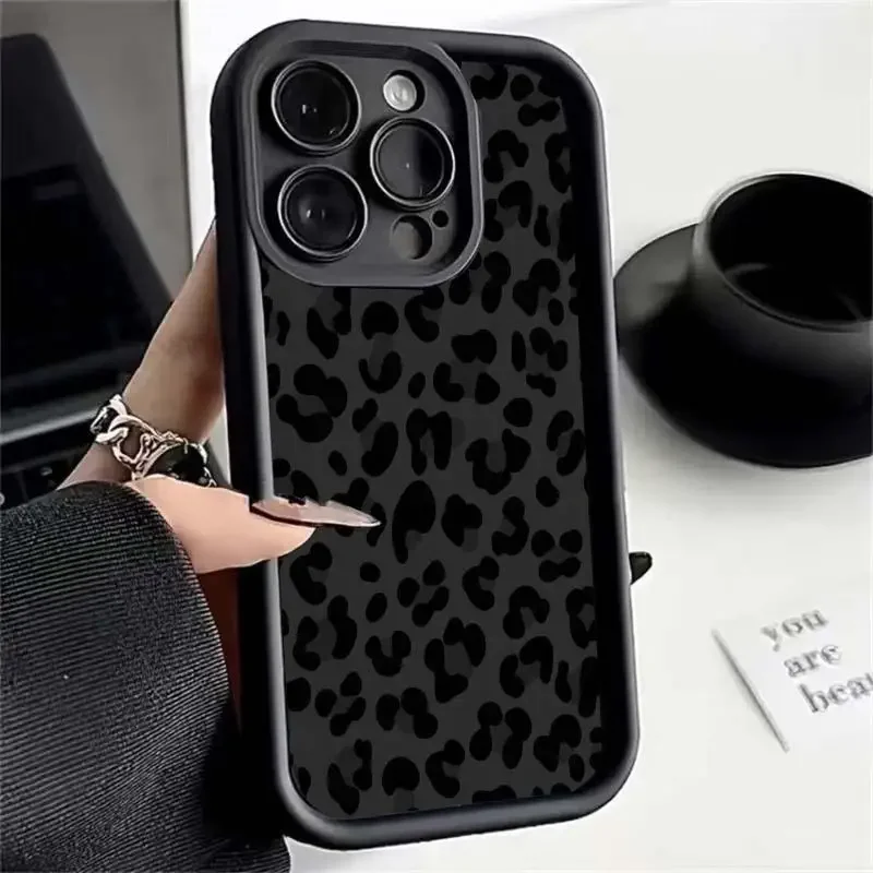 Funda Retro de leopardo negro a la moda para Samsung Galaxy A55 A16 A54 5G A34 A35 A53 A52 A14 A15 A25 A23 A24 A51 A32 A04 A05 A05S - imagen 4