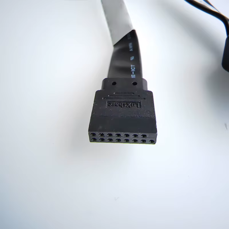 Vista del puerto DB9 RS232 y del conjunto del cable