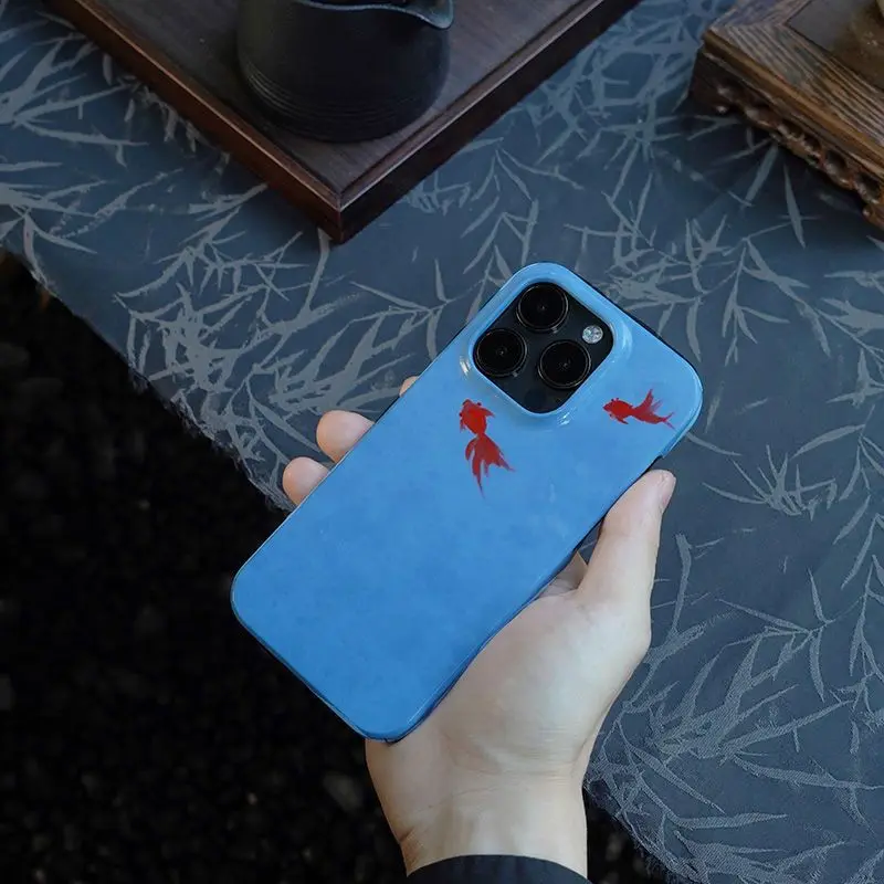 Bonita funda de teléfono de dibujos animados para iPhone, carcasa dura de PC HD brillante, color rojo, pez dorado, azul, 16, 15, 14, 13, 12, 11 Pro Max, XS, XR, XSMax, 6, 7, 8 Plus - imagen 4