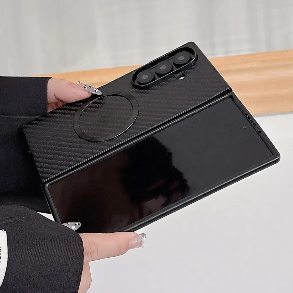 Funda magnética de lujo con diseño de fibra de carbono para Samsung Galaxy ZFlip 7 6 5 4 Z Fold 7 6 5 funda protectora de teléfono con carga inalámbrica - imagen 4