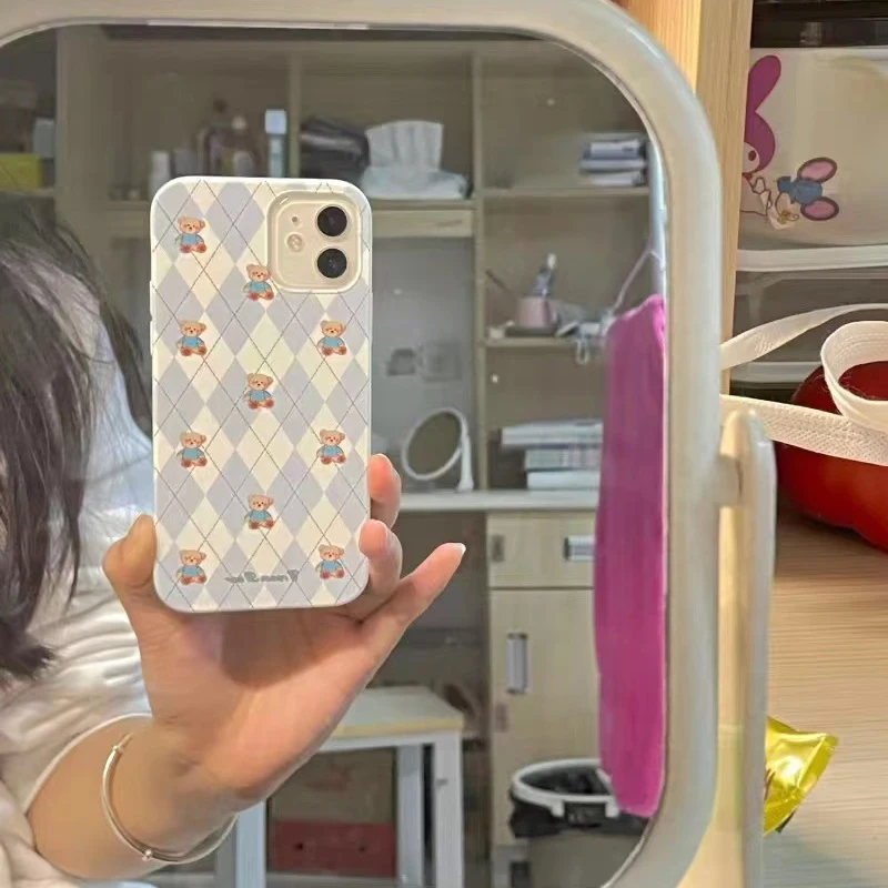 Funda de teléfono a cuadros azules con bonito oso para iPhone 16 15 14 13 12 11 Pro Max XS XR XSMax 6 7 8 Plus, funda dura HD brillante para PC - imagen 3